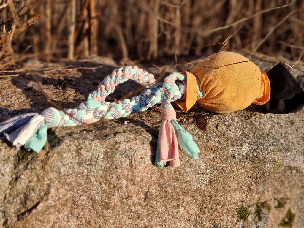 Handgjorda hundleksaker