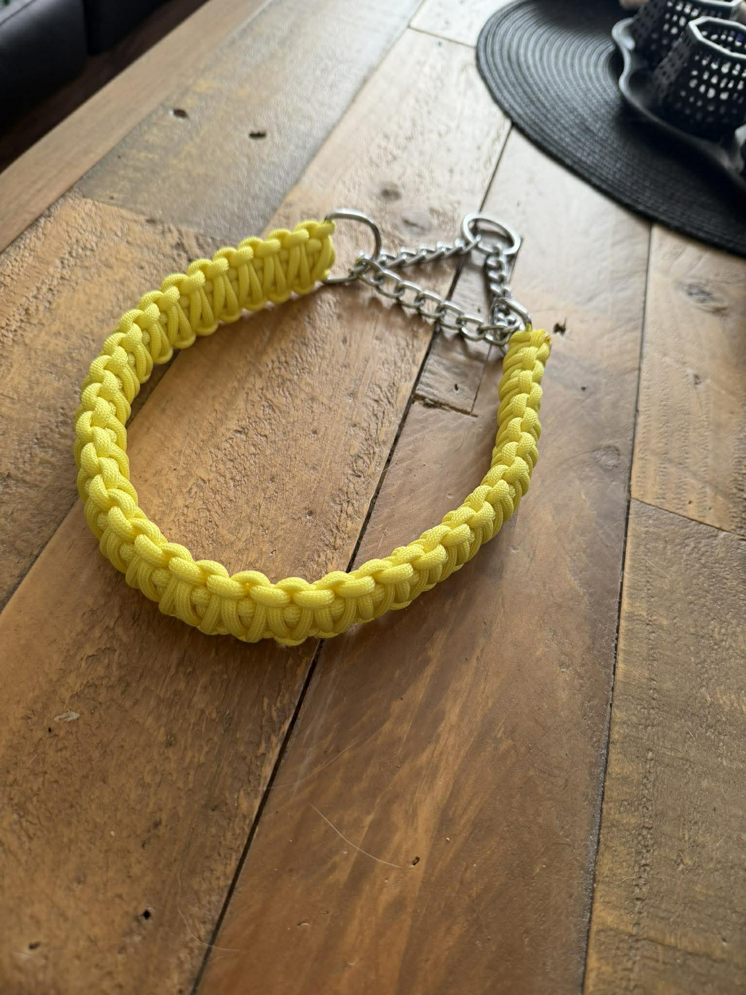 Unika hundhalsband i paracord